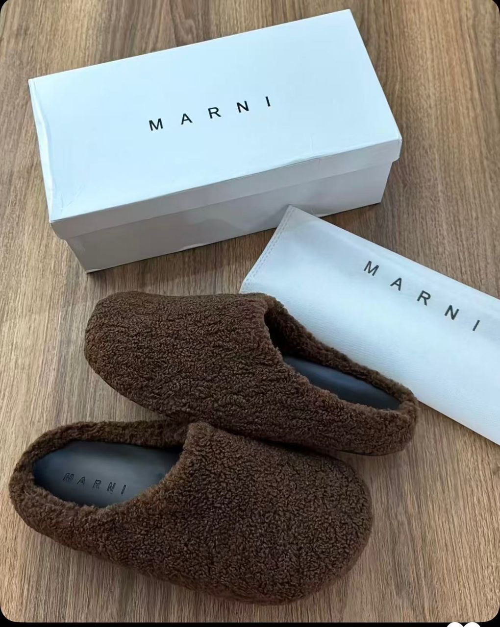 Sandales babouche MARNI Authentique