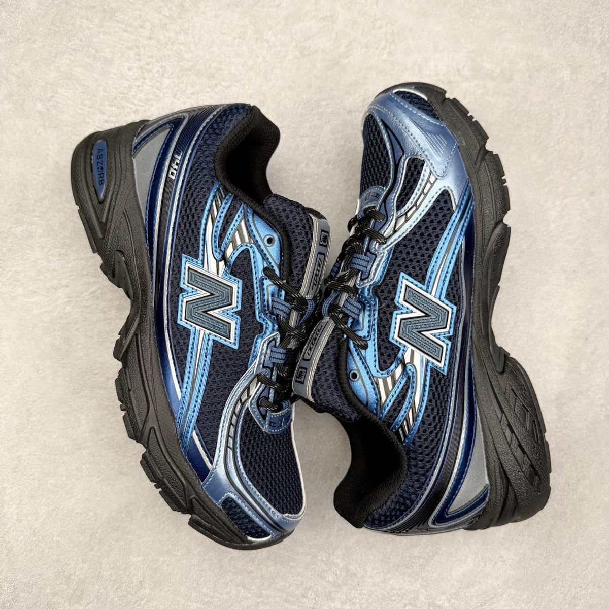 New Balance 740
